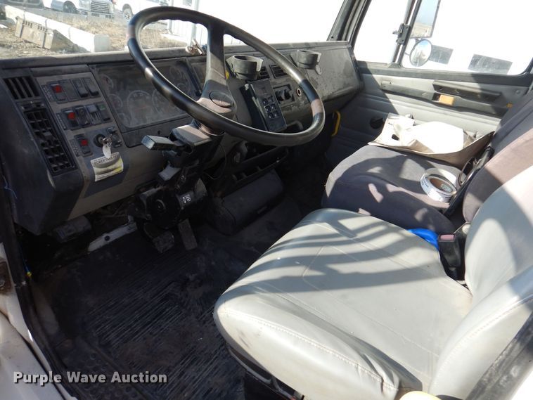 image for item IO9404 2001 Freightliner FL70  utility / service truck