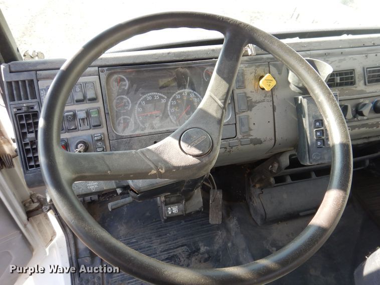 image for item IO9404 2001 Freightliner FL70  utility / service truck