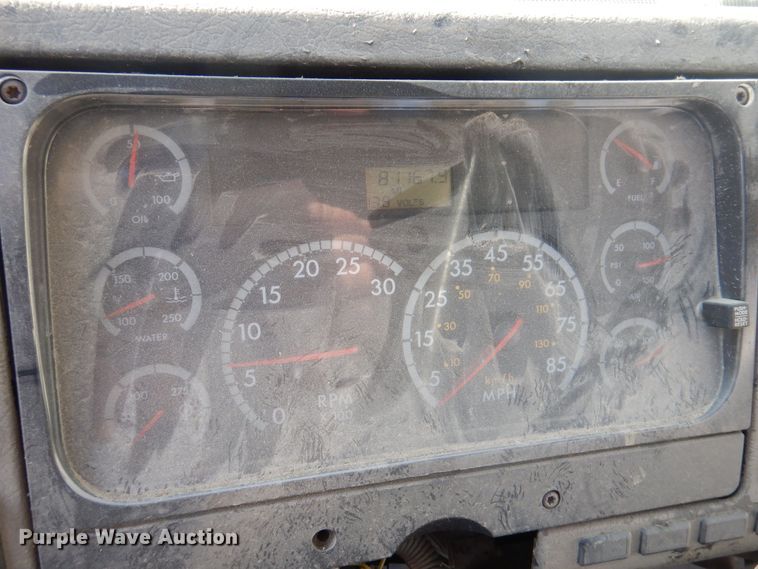 image for item IO9404 2001 Freightliner FL70  utility / service truck