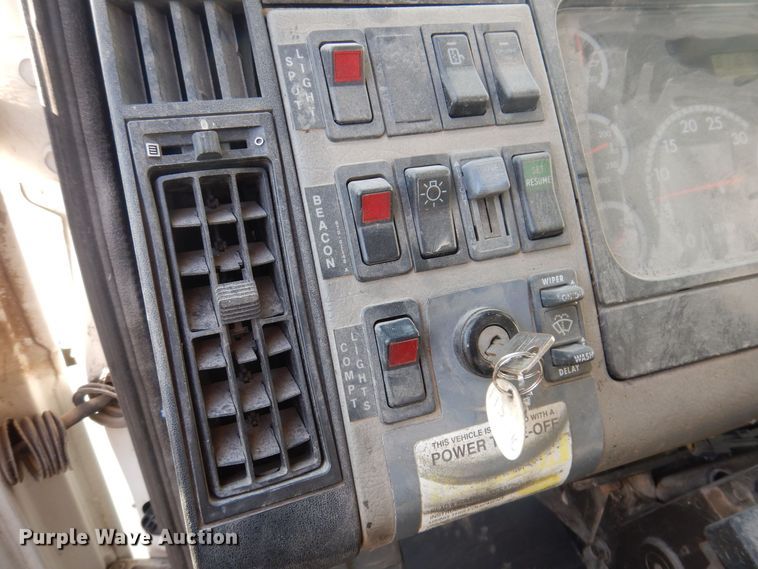 image for item IO9404 2001 Freightliner FL70  utility / service truck