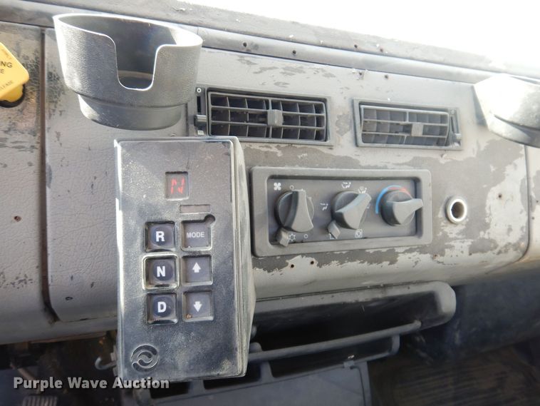 image for item IO9404 2001 Freightliner FL70  utility / service truck