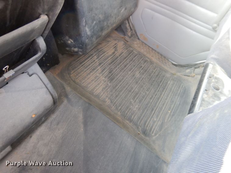 image for item IO9404 2001 Freightliner FL70  utility / service truck