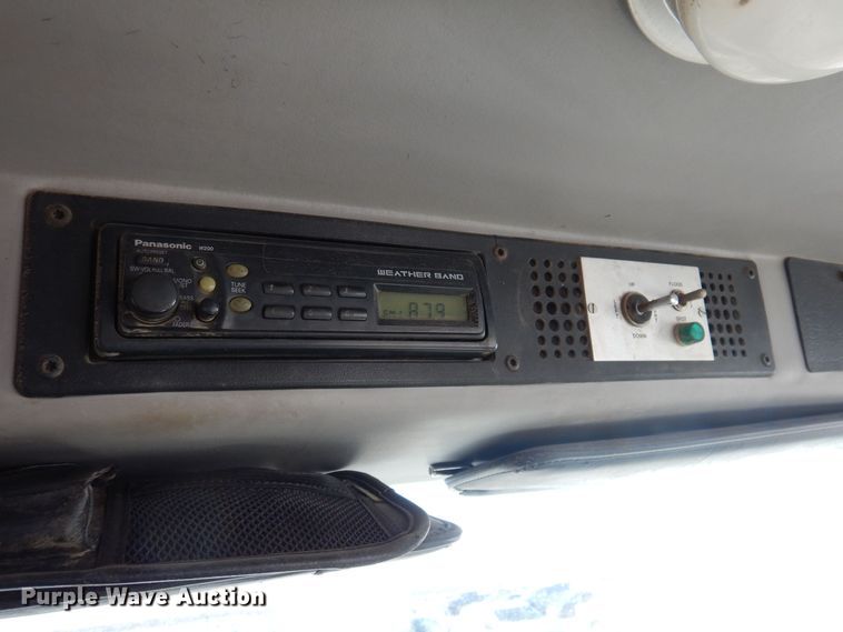 image for item IO9404 2001 Freightliner FL70  utility / service truck