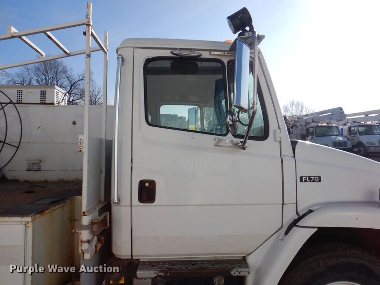 image for item IO9404 2001 Freightliner FL70  utility / service truck