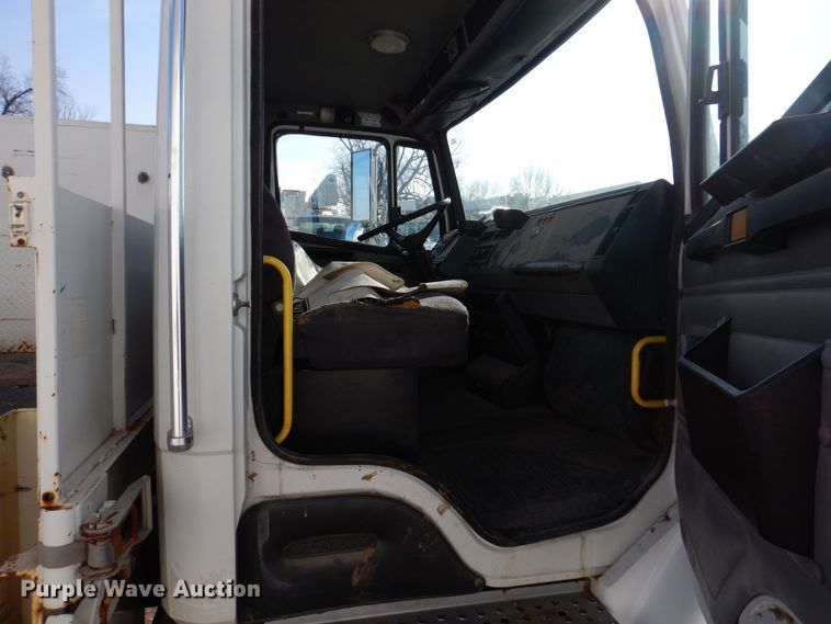 image for item IO9404 2001 Freightliner FL70  utility / service truck