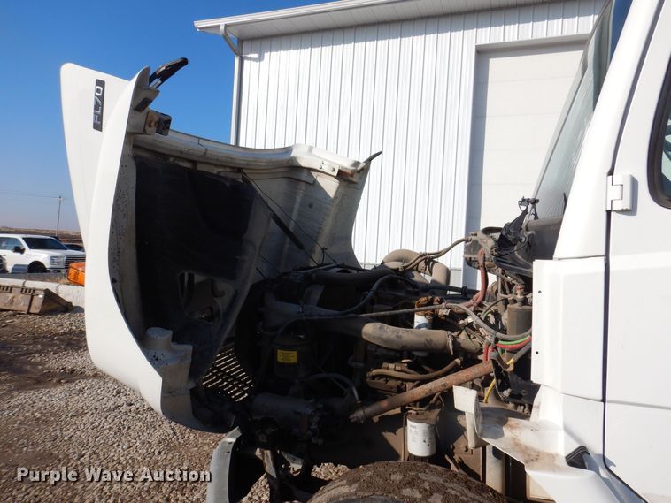 image for item IO9404 2001 Freightliner FL70  utility / service truck