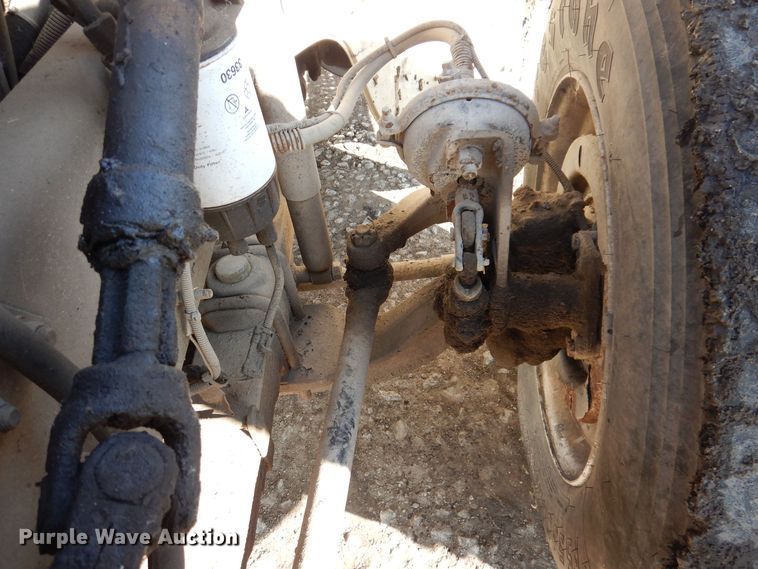 image for item IO9404 2001 Freightliner FL70  utility / service truck