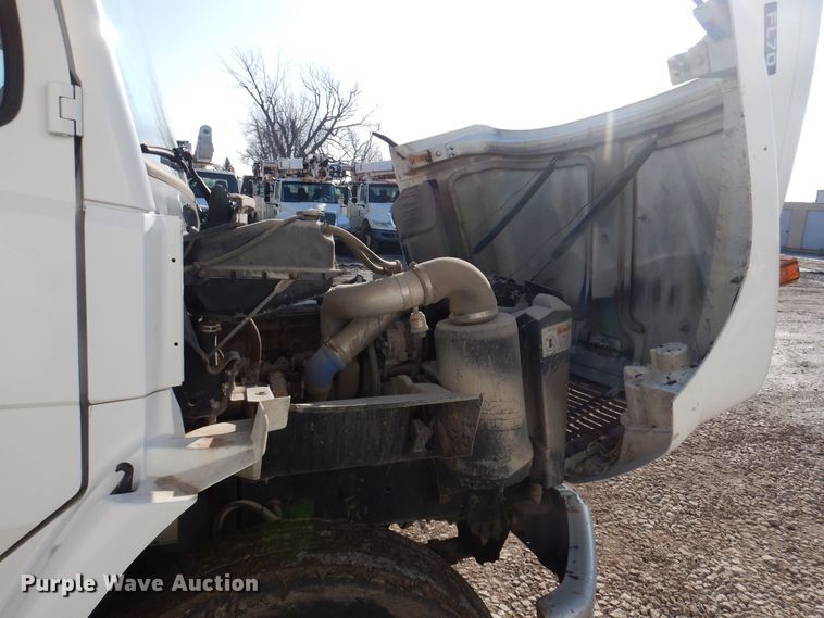 image for item IO9404 2001 Freightliner FL70  utility / service truck