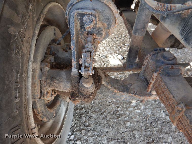 image for item IO9404 2001 Freightliner FL70  utility / service truck