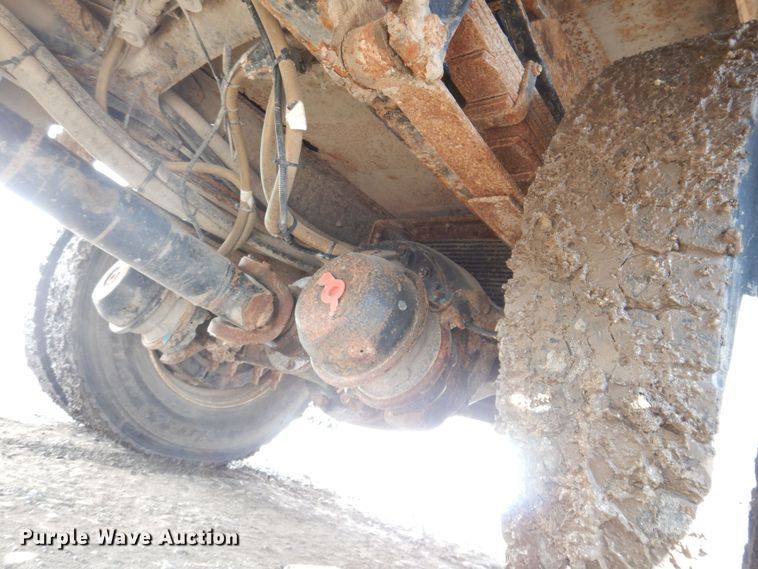 image for item IO9404 2001 Freightliner FL70  utility / service truck