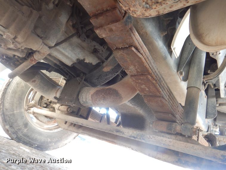 image for item IO9404 2001 Freightliner FL70  utility / service truck