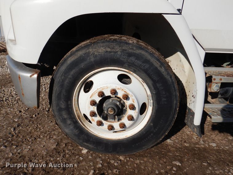 image for item IO9404 2001 Freightliner FL70  utility / service truck