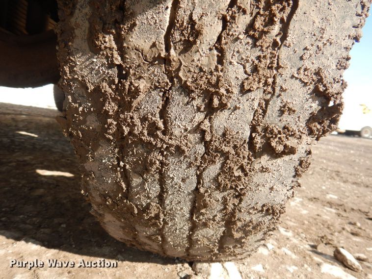 image for item IO9404 2001 Freightliner FL70  utility / service truck