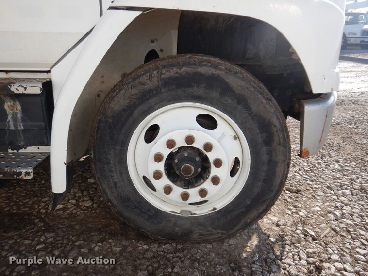 image for item IO9404 2001 Freightliner FL70  utility / service truck