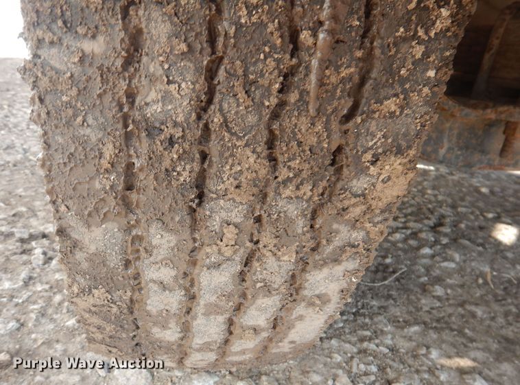 image for item IO9404 2001 Freightliner FL70  utility / service truck