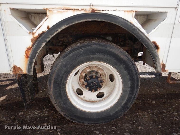 image for item IO9404 2001 Freightliner FL70  utility / service truck