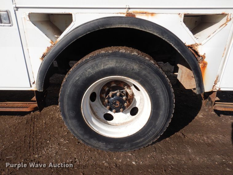 image for item IO9404 2001 Freightliner FL70  utility / service truck