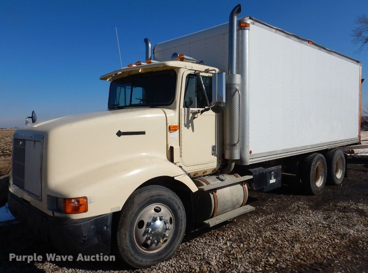 image for item IO9407 1994 International 9200  box truck