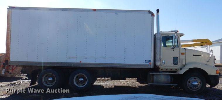 image for item IO9407 1994 International 9200  box truck