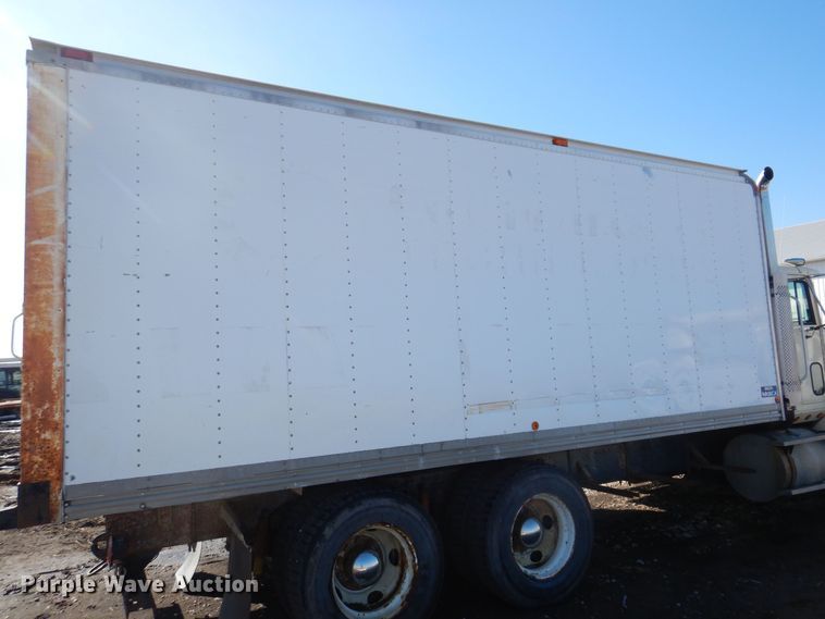 image for item IO9407 1994 International 9200  box truck