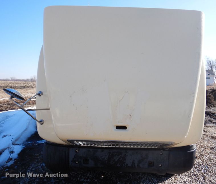 image for item IO9407 1994 International 9200  box truck