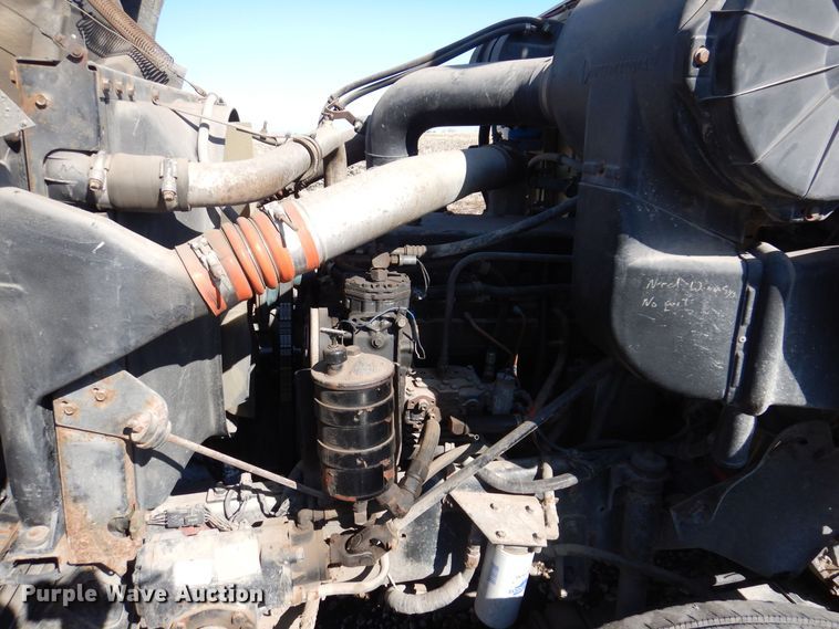 image for item IO9407 1994 International 9200  box truck