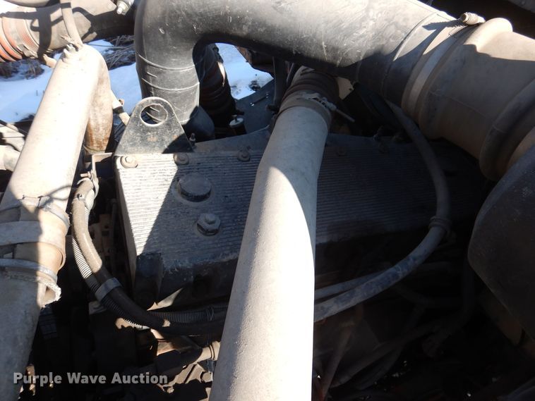 image for item IO9407 1994 International 9200  box truck