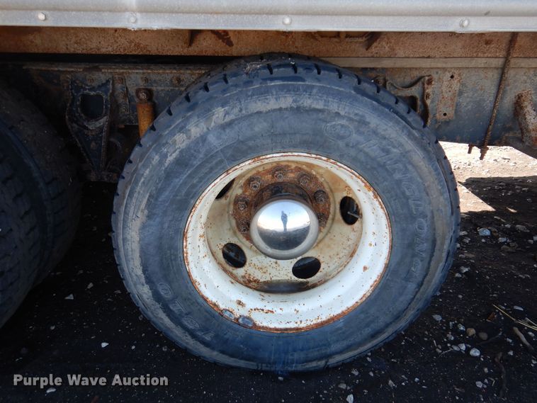 image for item IO9407 1994 International 9200  box truck