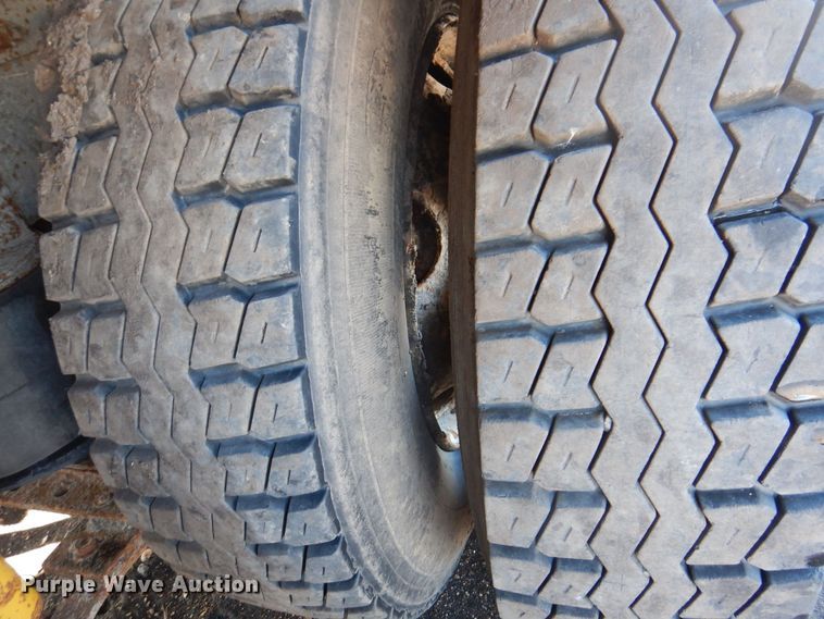 image for item IO9407 1994 International 9200  box truck