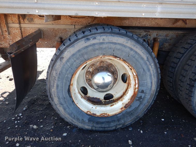 image for item IO9407 1994 International 9200  box truck