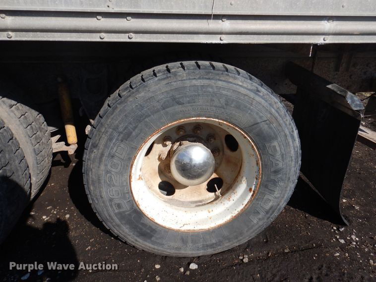 image for item IO9407 1994 International 9200  box truck