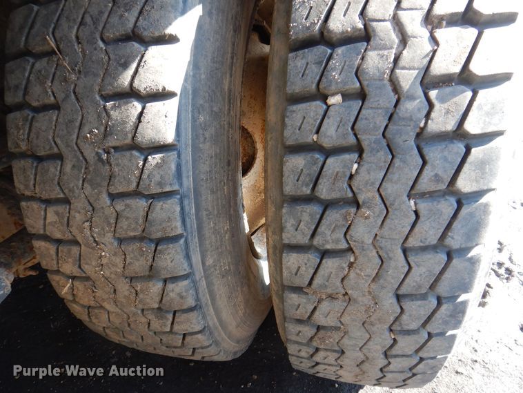 image for item IO9407 1994 International 9200  box truck