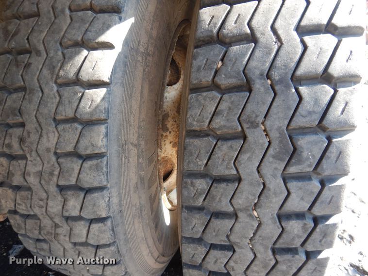 image for item IO9407 1994 International 9200  box truck