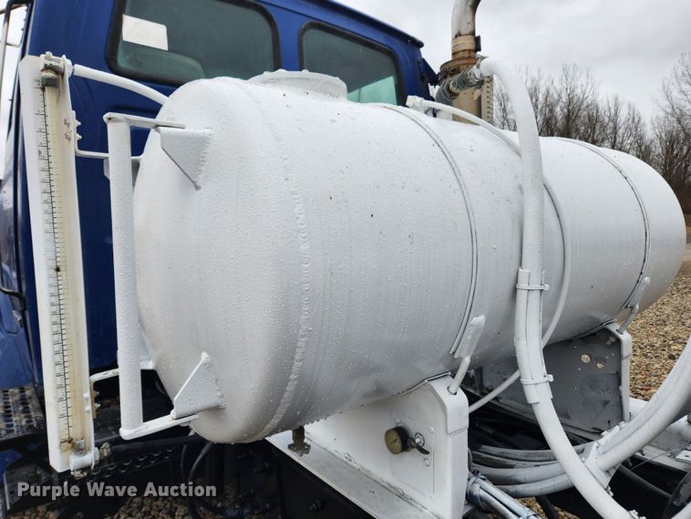 image for item JB9601 2000 Sterling L9500  ready mix truck