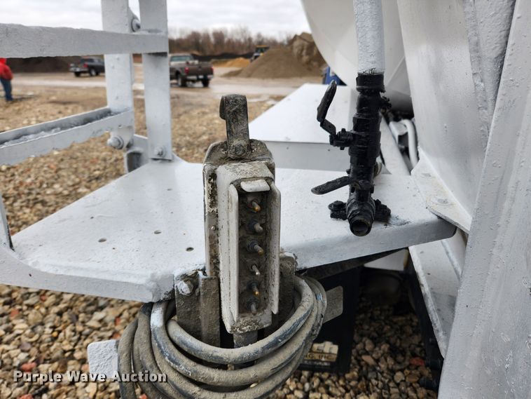 image for item JB9601 2000 Sterling L9500  ready mix truck