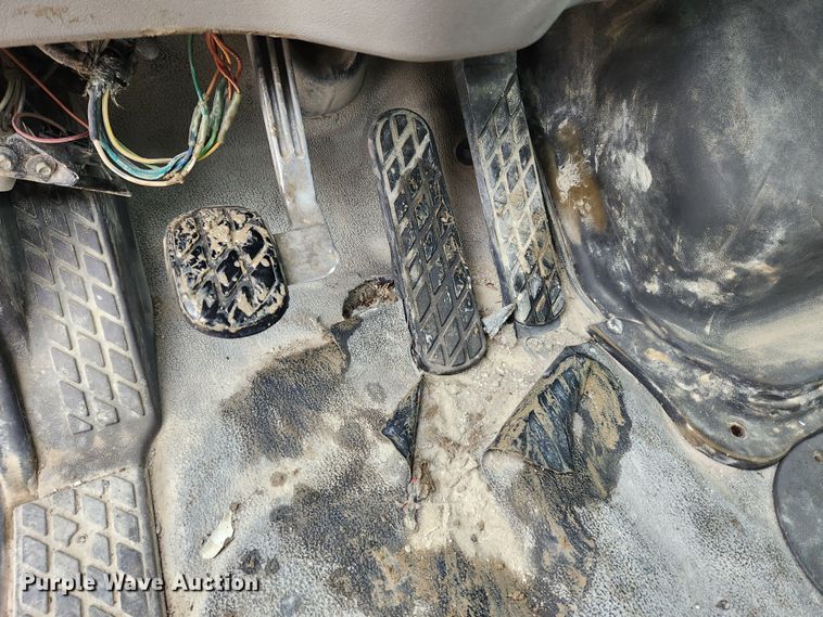 image for item JB9601 2000 Sterling L9500  ready mix truck