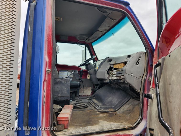 image for item JB9601 2000 Sterling L9500  ready mix truck