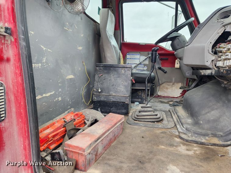 image for item JB9601 2000 Sterling L9500  ready mix truck