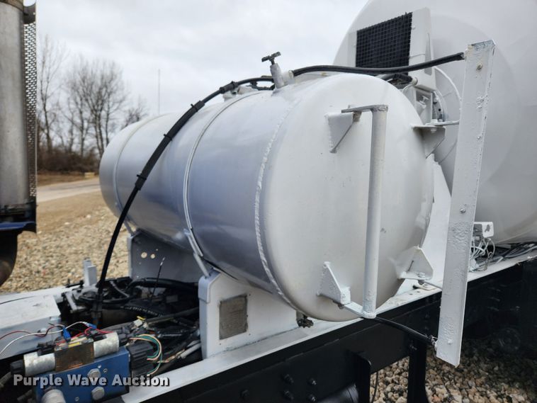 image for item JB9602 2000 Sterling L9500  ready mix truck