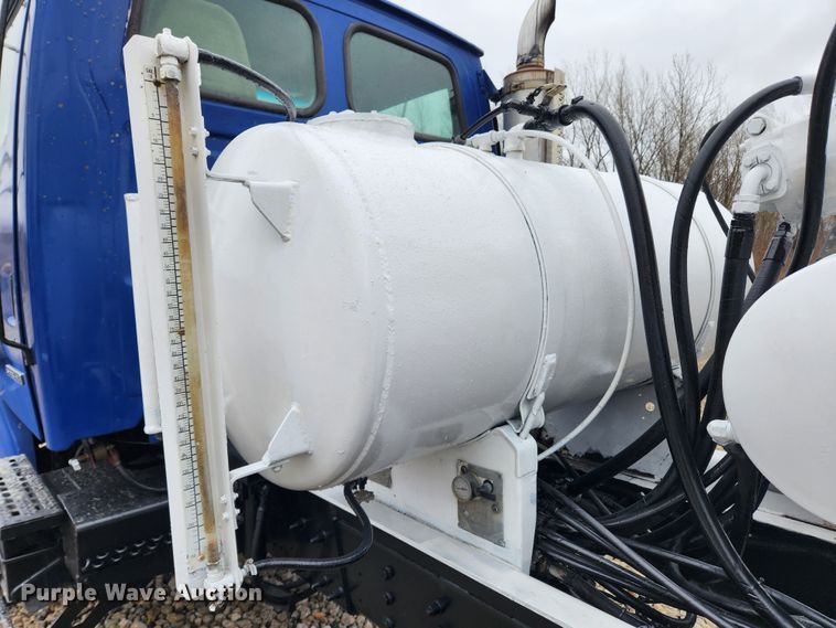 image for item JB9602 2000 Sterling L9500  ready mix truck