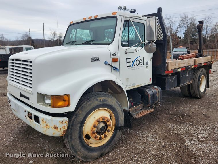 image for item JB9638 1999 International 4900  flatbed truck