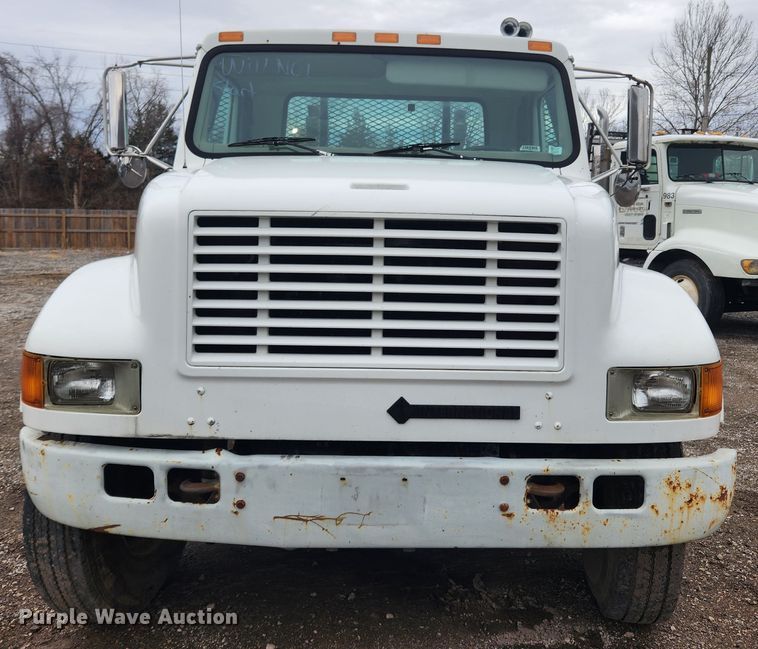 image for item JB9638 1999 International 4900  flatbed truck