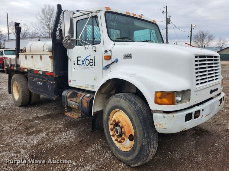 image for item JB9638 1999 International 4900  flatbed truck