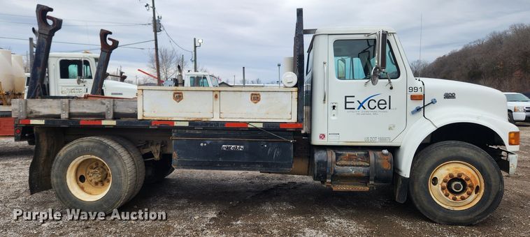 image for item JB9638 1999 International 4900  flatbed truck