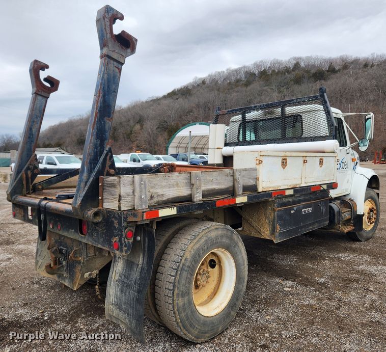 image for item JB9638 1999 International 4900  flatbed truck