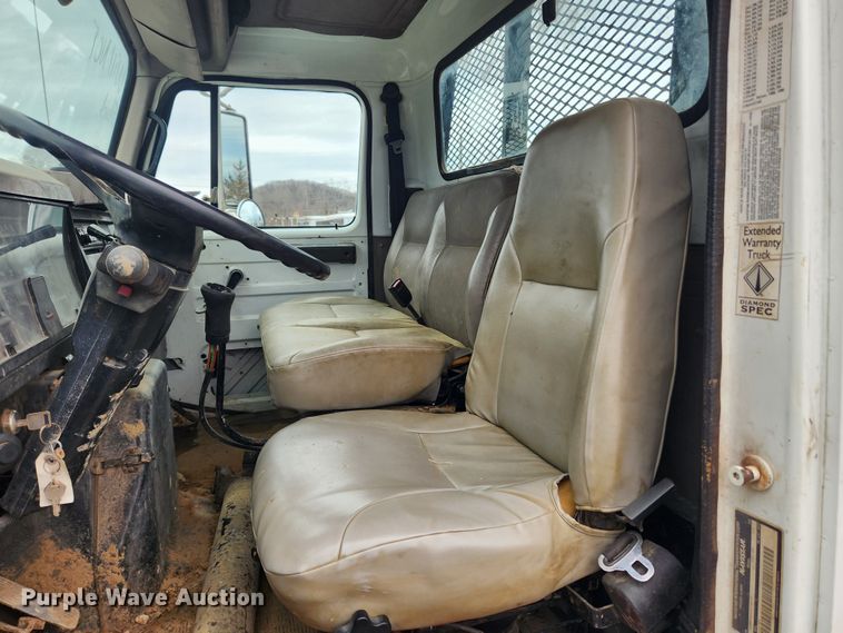 image for item JB9638 1999 International 4900  flatbed truck