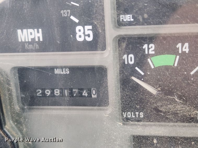 image for item JB9638 1999 International 4900  flatbed truck