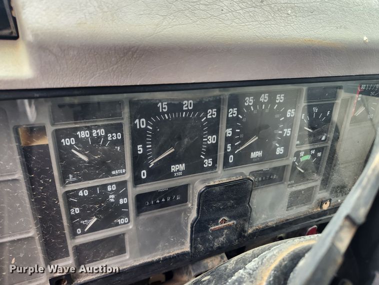 image for item JB9638 1999 International 4900  flatbed truck