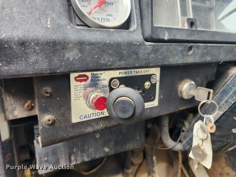 image for item JB9638 1999 International 4900  flatbed truck