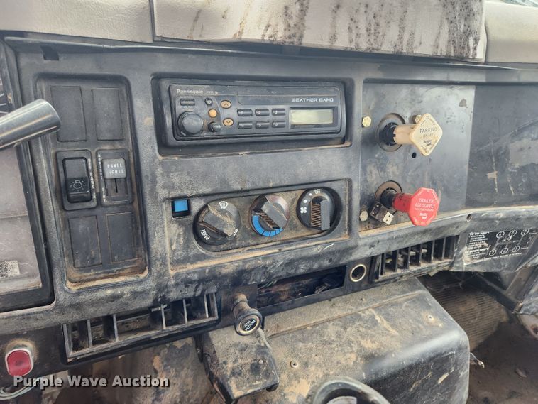 image for item JB9638 1999 International 4900  flatbed truck